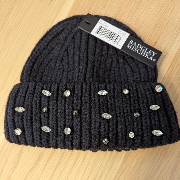 BNWT Badgley Mischka Women's Black Wool Blend Beanie/Chook/Tuque/Hat w/Crystals - Picture 2 of 13